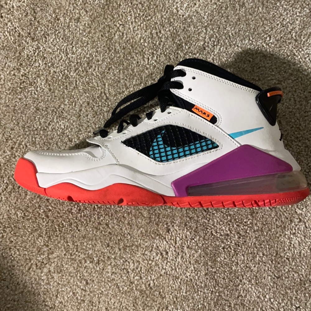 Air Jordan 270 mars hyper violet size 7y